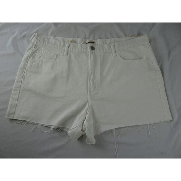 Universal Thread Women White Distressed Boyfriend Jean Short Size 16 - Picture 1 of 7